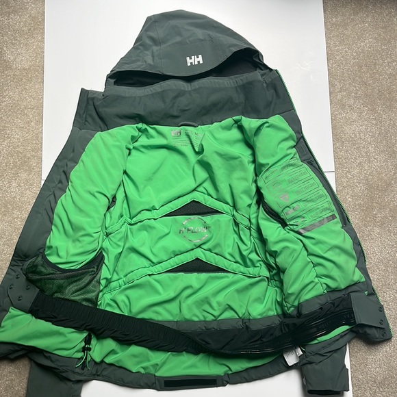 Green Helly Hansen Jacket - Picture 2 of 3